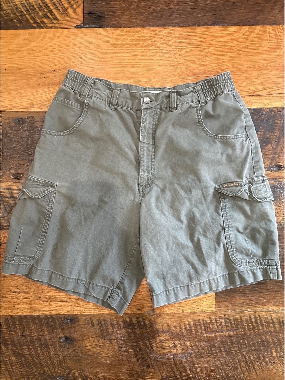 Vintage Gorpcore Columbia utility cargo shorts hiking cabin